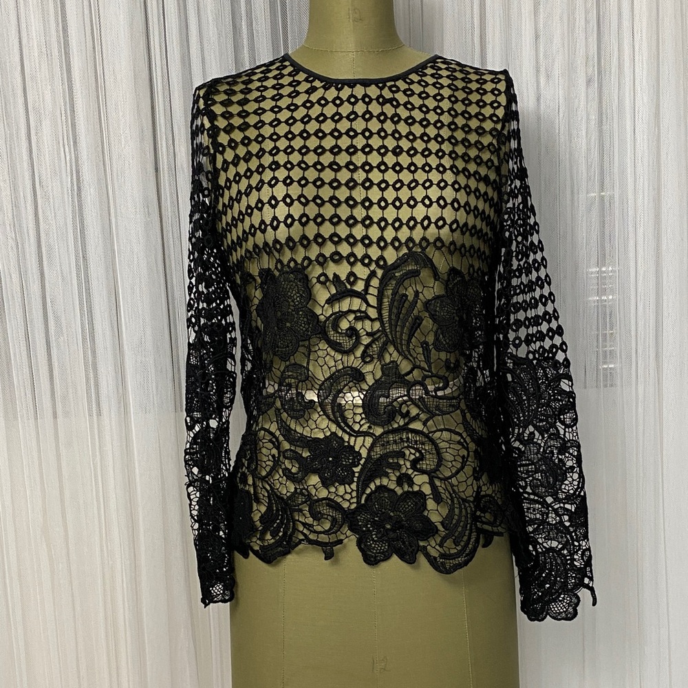 Elegant Imperial Black Lace Women Crew Neckline Embroidered Crocheted Lace Top